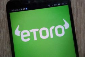 Платформа eToro предлагает инвестировать в криптовалюты на основе постов в Твиттере